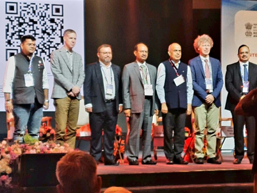 Dr Hegde on stage with Indian and international delegates at the Indian Roads Congress seminar